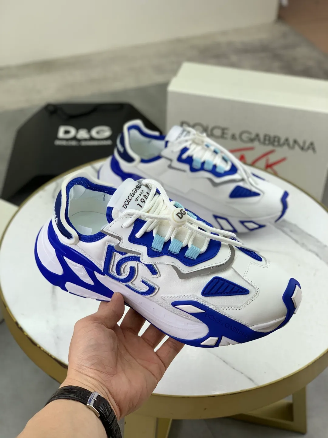 Men's shoes 💰P560💰 [New style] top original quality, synchronized with "DOLCE&GABBANA [Dolce & Gabbana] ~ high quality." effect. Low-cut casual DG men's shoes, loved by many celebrities, using high-end imported first-layer calfskin splicing design + cowhide feet, simple and elegant, perfectly interpreting the latest inspiration for shoes, classic and fashionable integration. Luxurious dreams, driving fashion, suitable for drivers, lightweight and comfortable, light and breathable for outdoor travel, high-end quality Trustworthy, 4️⃣colors🉑️ to choose from! Code number: 38-46
